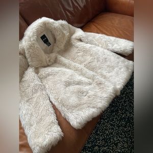 Mint condition vintage faux mob wife fur coat off white L